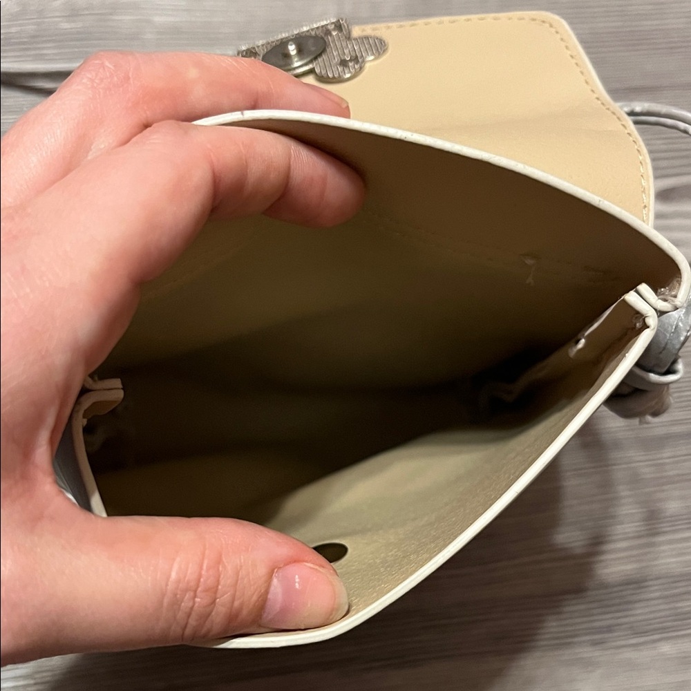 Loungefly Mickey Mouse crossbody bag - Picture 6 of 6